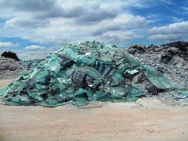 Foto 1 - Reciclagem de vidro